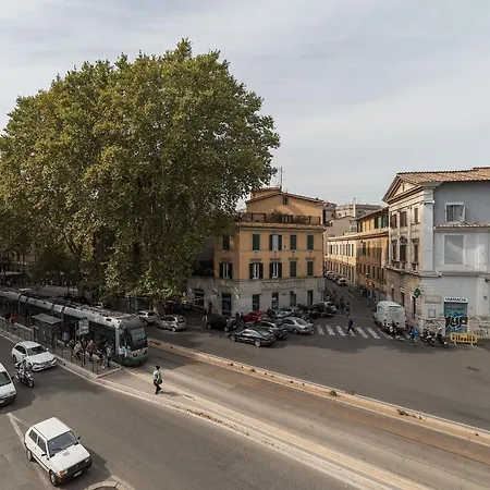 Trastevere Charming بيت ضيافة *